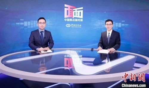 中國(guó)國(guó)家發(fā)展和改革委員會(huì)體改司副司長(zhǎng)蔣毅(右)日前在北京接受中新社“中國(guó)焦點(diǎn)面對(duì)面”專訪。中新社記者 蔣啟明 攝